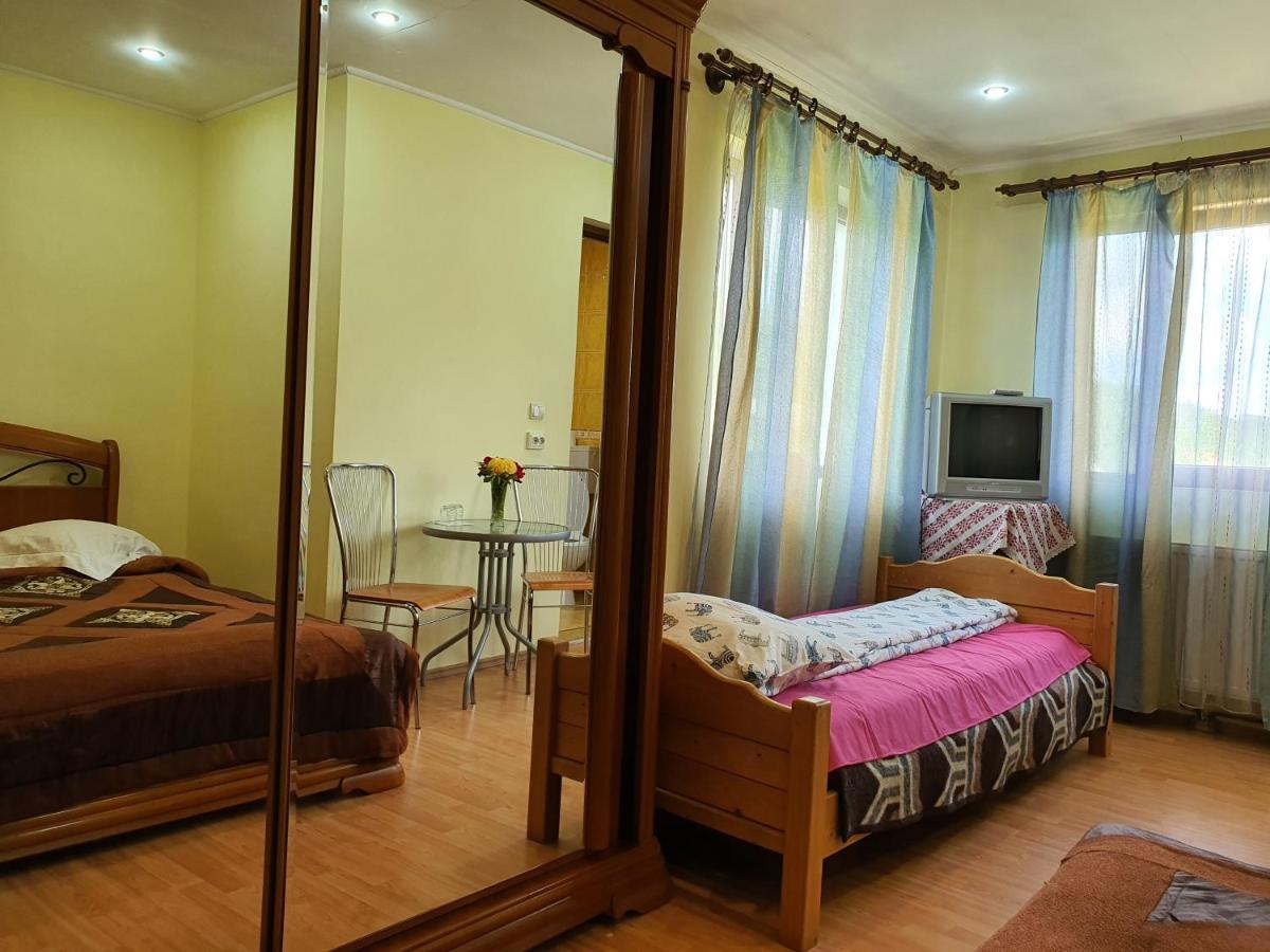 Casa Carpati Apartamento Zărneşti Exterior foto